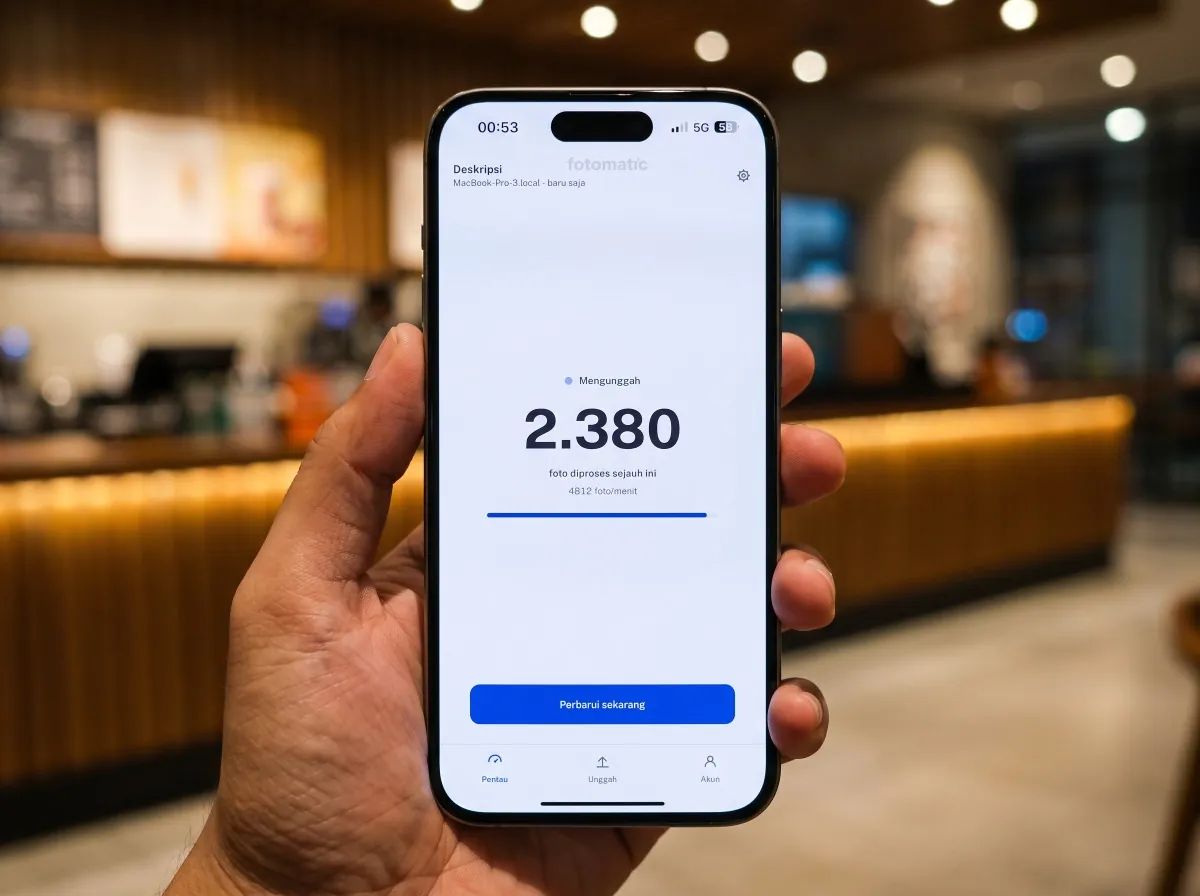 Ponsel menampilkan progres Fotomatic Mobile: 2.380 foto sudah diproses.